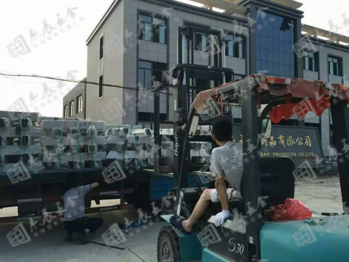 耀世娱乐客户定制不锈钢护栏真实发货场景