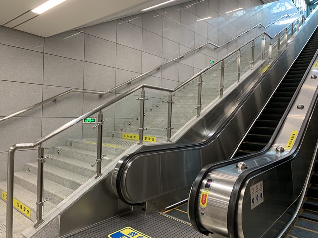 耀世娱乐案例：青岛地铁站