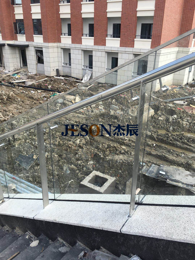 耀世娱乐不锈钢立柱