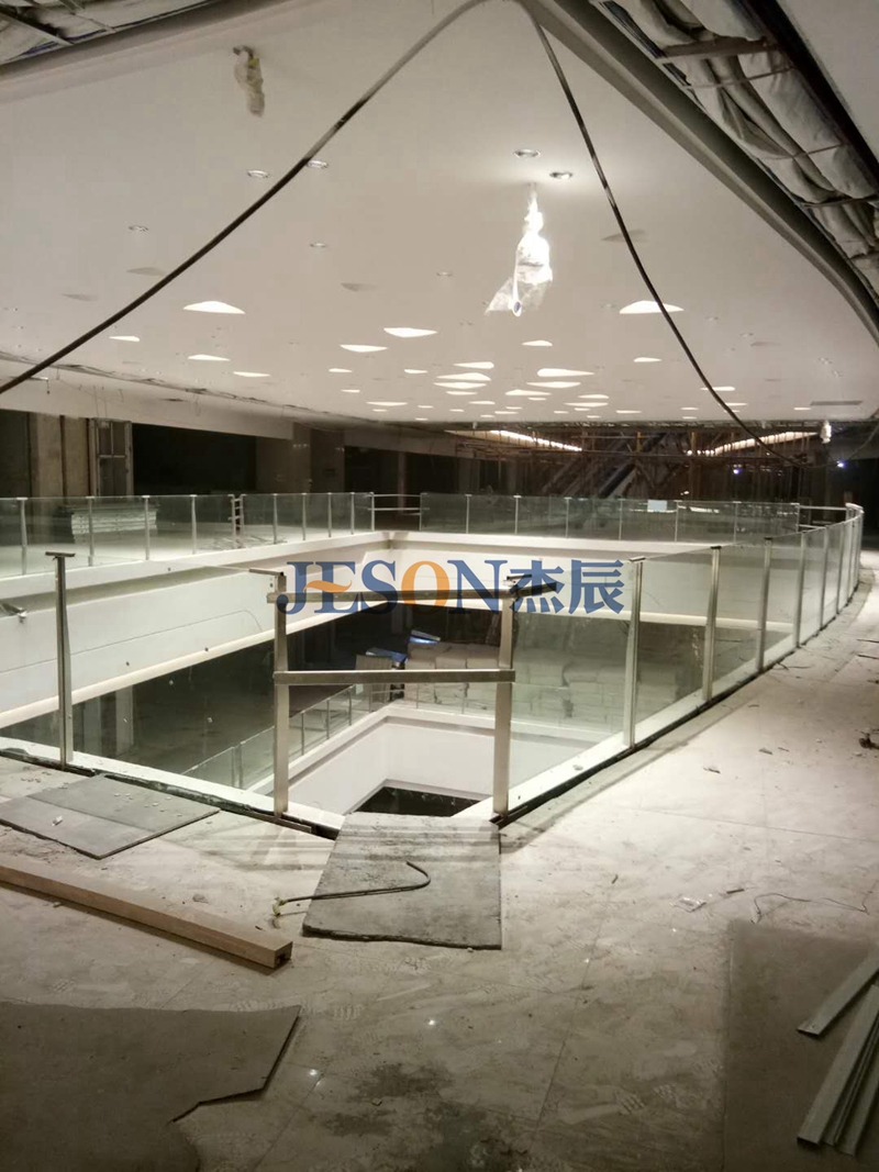 耀世娱乐不锈钢立柱