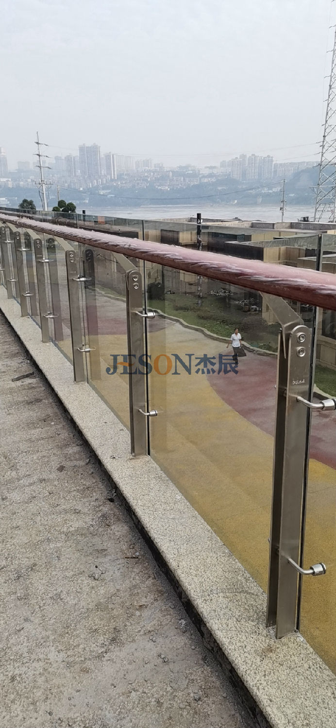 耀世娱乐不锈钢立柱