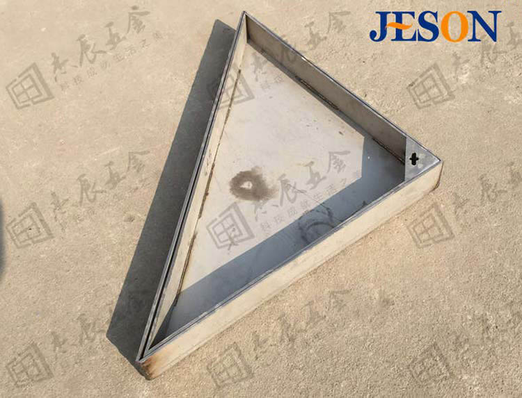 焊接牢固,承重能力强,确保过往行人、车辆安全。 不锈钢铺装井盖