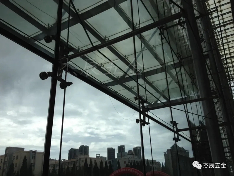 耀世娱乐幕墙案例：青岛国际会展中心